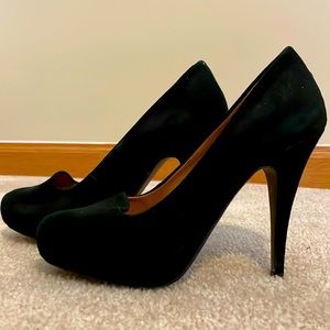 Cynthia Rowley women’s size 6 black velvet heels